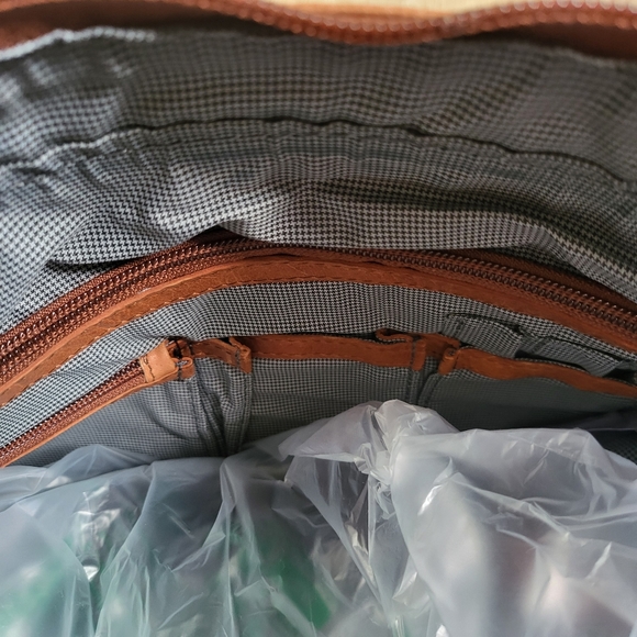 Spikes and Sparrow Noah 100% Leather Flap Shoulder Crossbody Bag - Picture 3 of 11